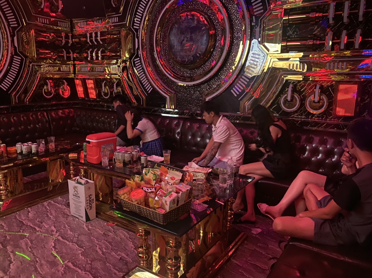 Phát hiện 5 cơ sở karaoke và vũ trường vi phạm quy định về an ninh trật tự